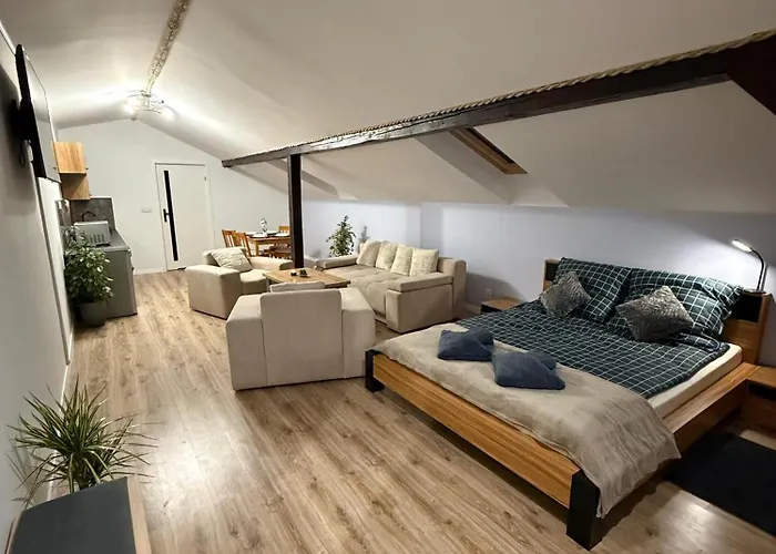 Szmer Olzy דירה איסטבנה