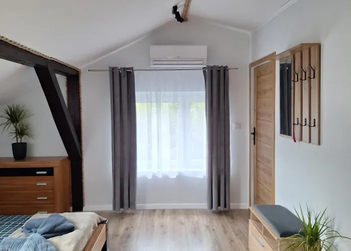 Szmer Olzy דירה איסטבנה