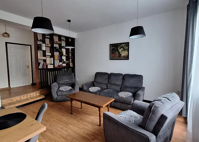 Szmer Olzy דירה איסטבנה