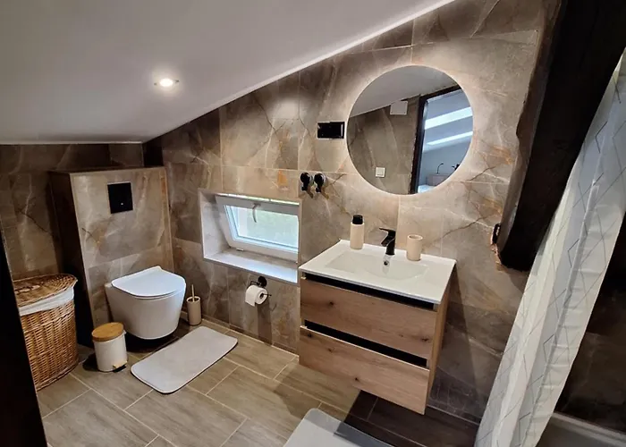 Szmer Olzy דירה איסטבנה